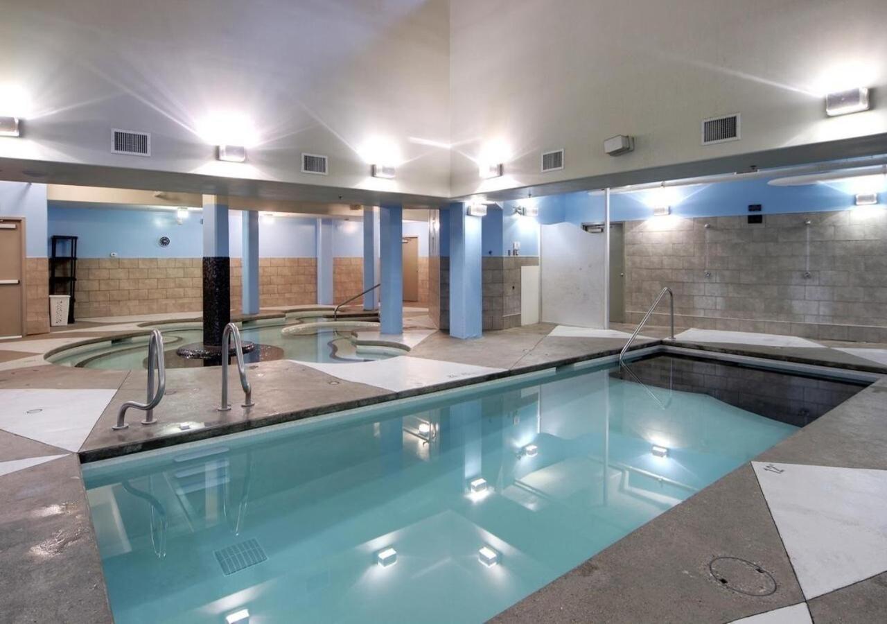 Penthouse At Solar A Resort And Spa Canmore Buitenkant foto